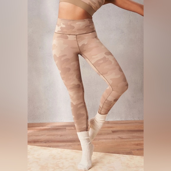 NWT Fabletics Define PowerHold® High-Waisted 7/8 Legging in Teddy Large Camo - Picture 1 of 7